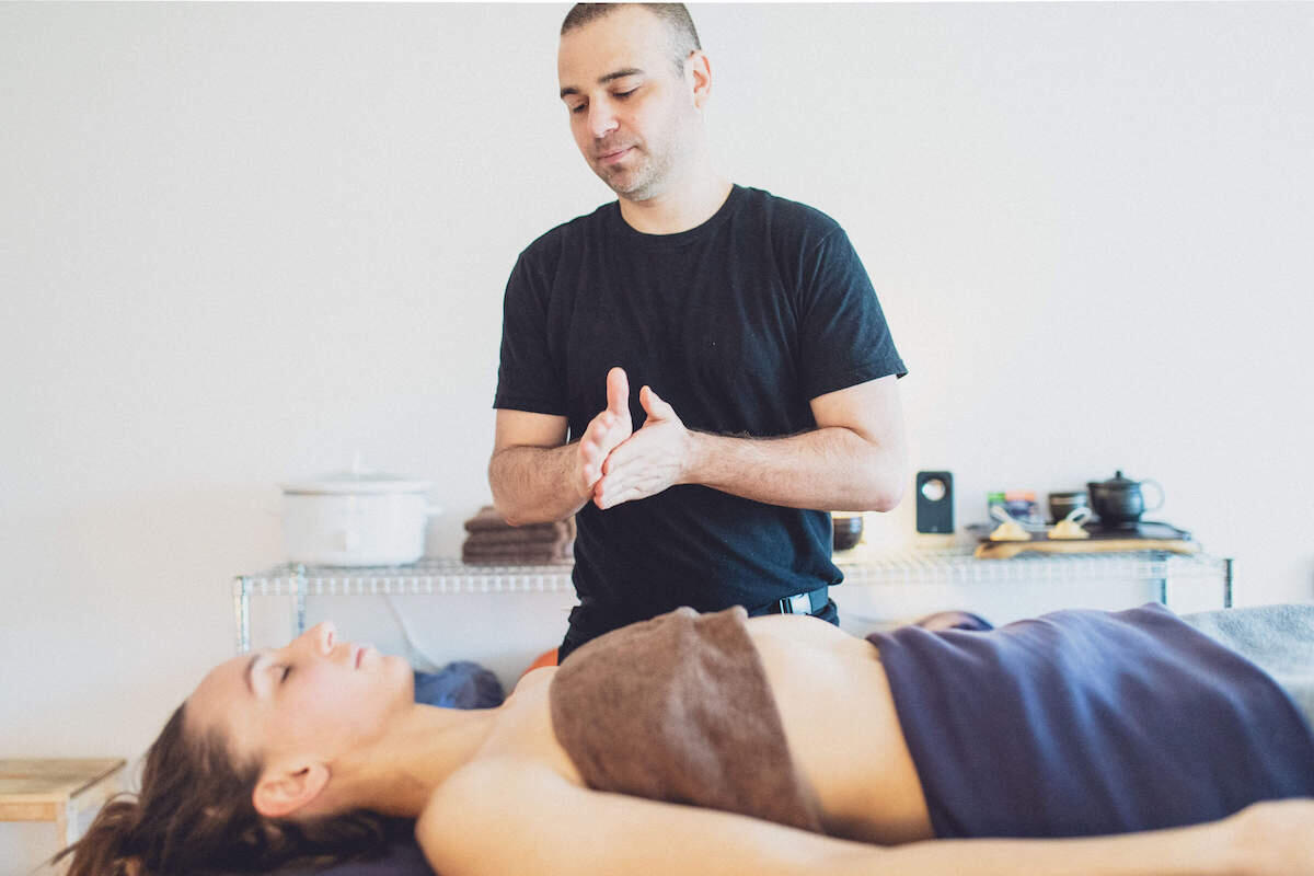 Technique ancestrale de Hawaï Massage lomi lomi sur table dans Villeray Montréal