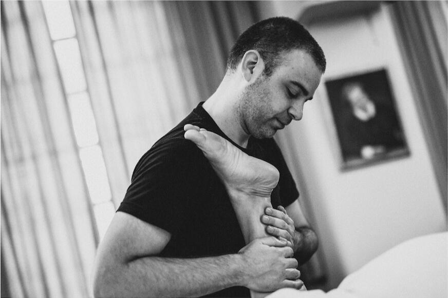 Feet massage technique Leg calf and feet massage in Villeray